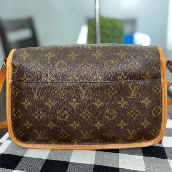 Louis Vuitton Sologne - Picture 2 of 10